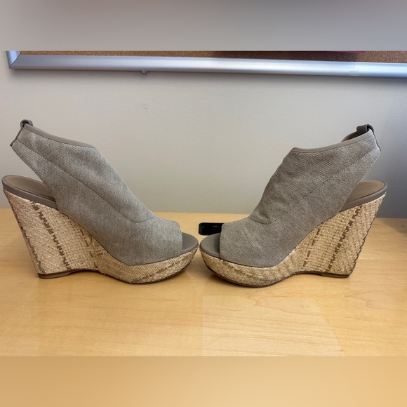 Stuart Weitzman Glover Wedge Sandals Size 7 - Picture 11 of 13